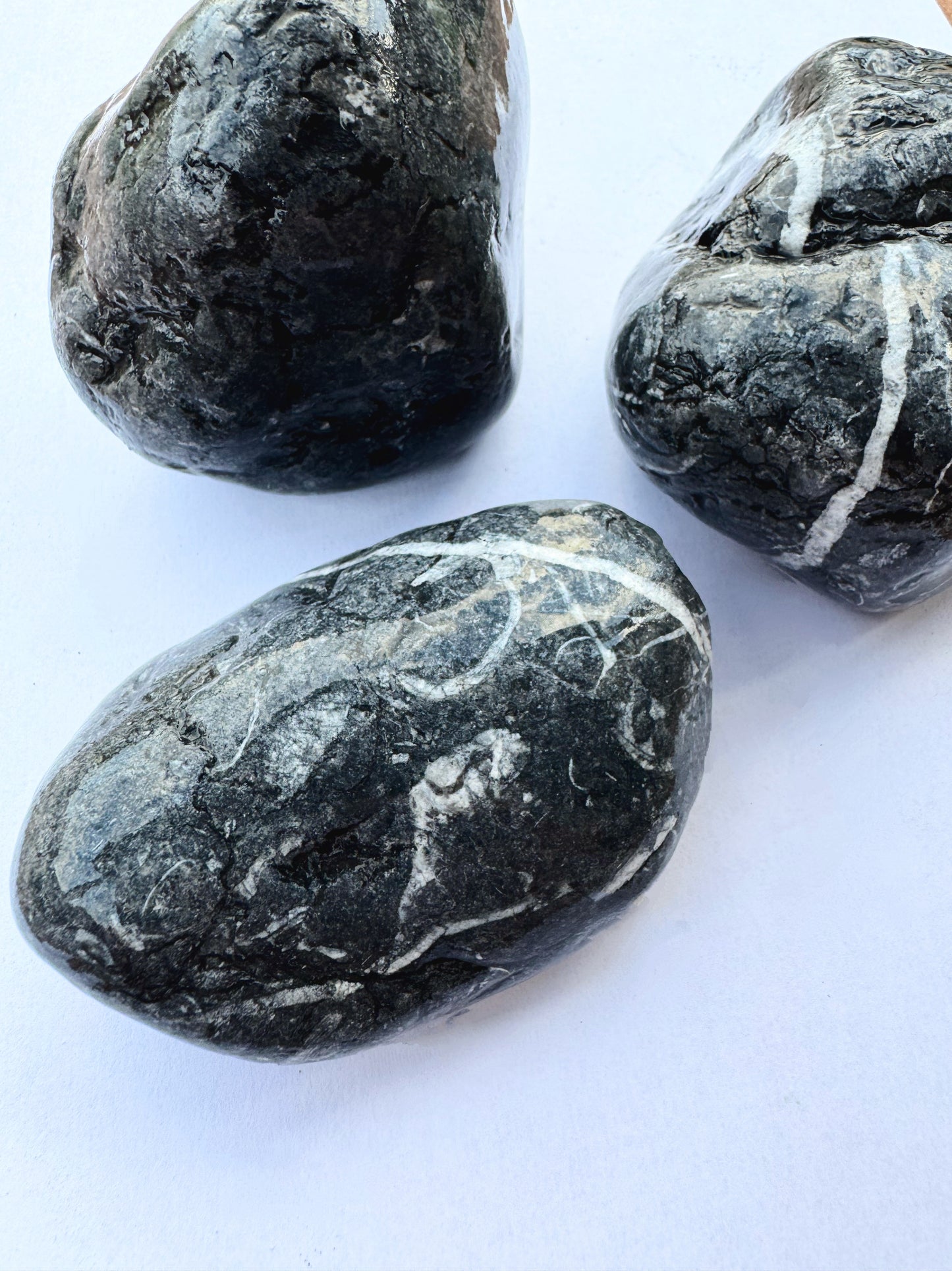 MR - Cantos rodados Negro/Jaspe- 10 kg